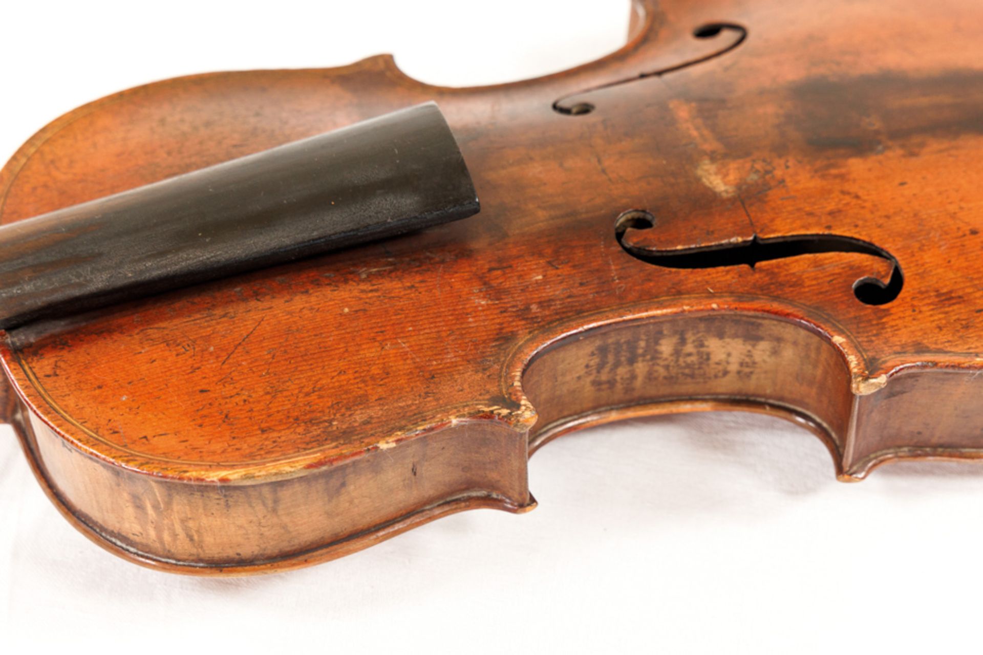 UNSIGNED VIOLIN WITH BOW IN HISTORICAL WOODEN CASE - Image 5 of 7