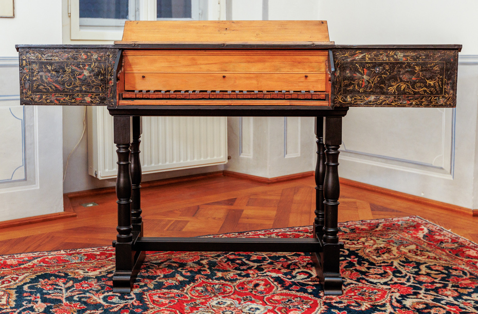UNSIGNED ITALIAN VIRGINAL WITH CHINOISERIES CIRCA 1650-1700 - Image 2 of 9