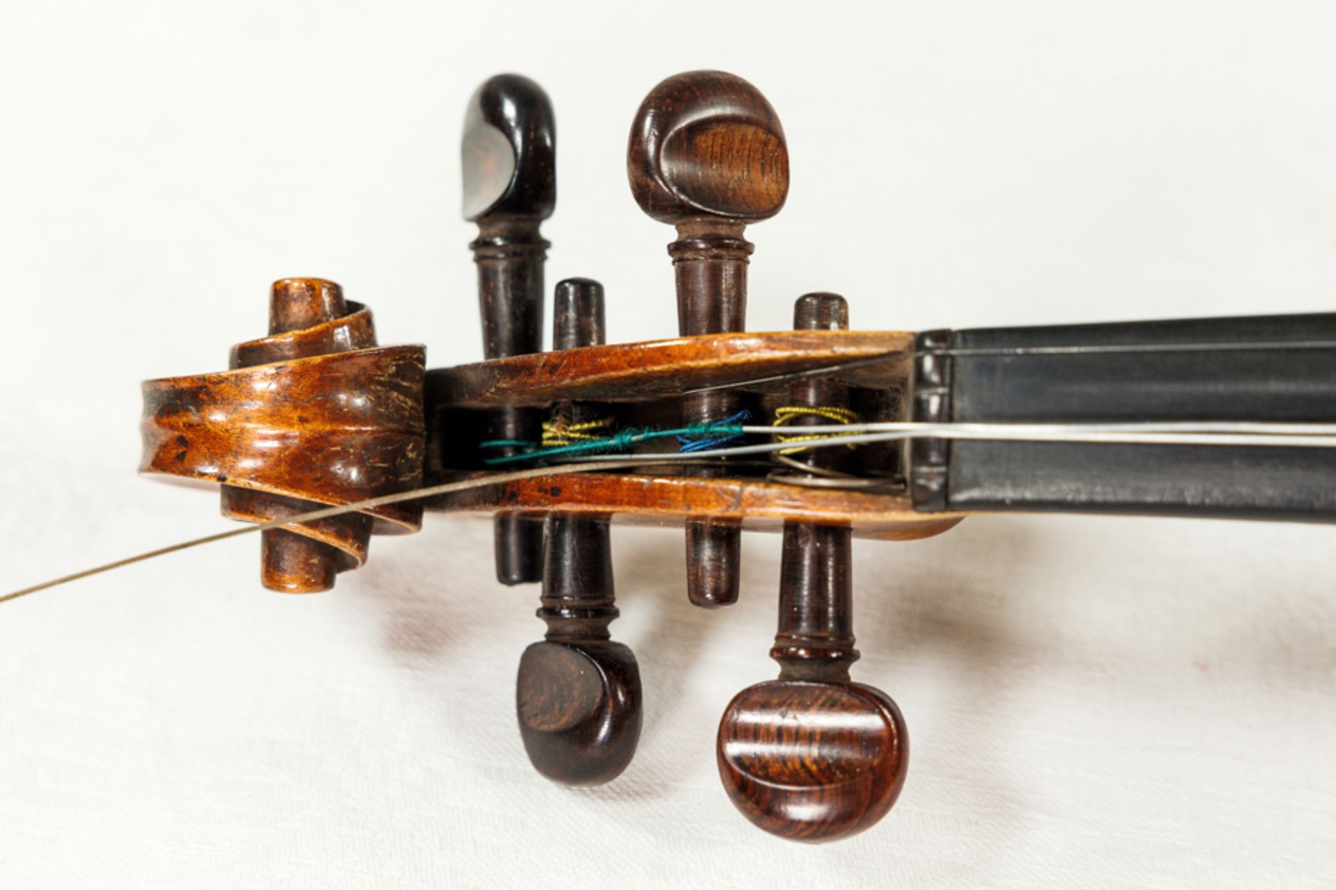 HISTORICAL ELEGANT VIOLIN WITH DECORATED BACK AND MATCHING CASE - Image 5 of 7