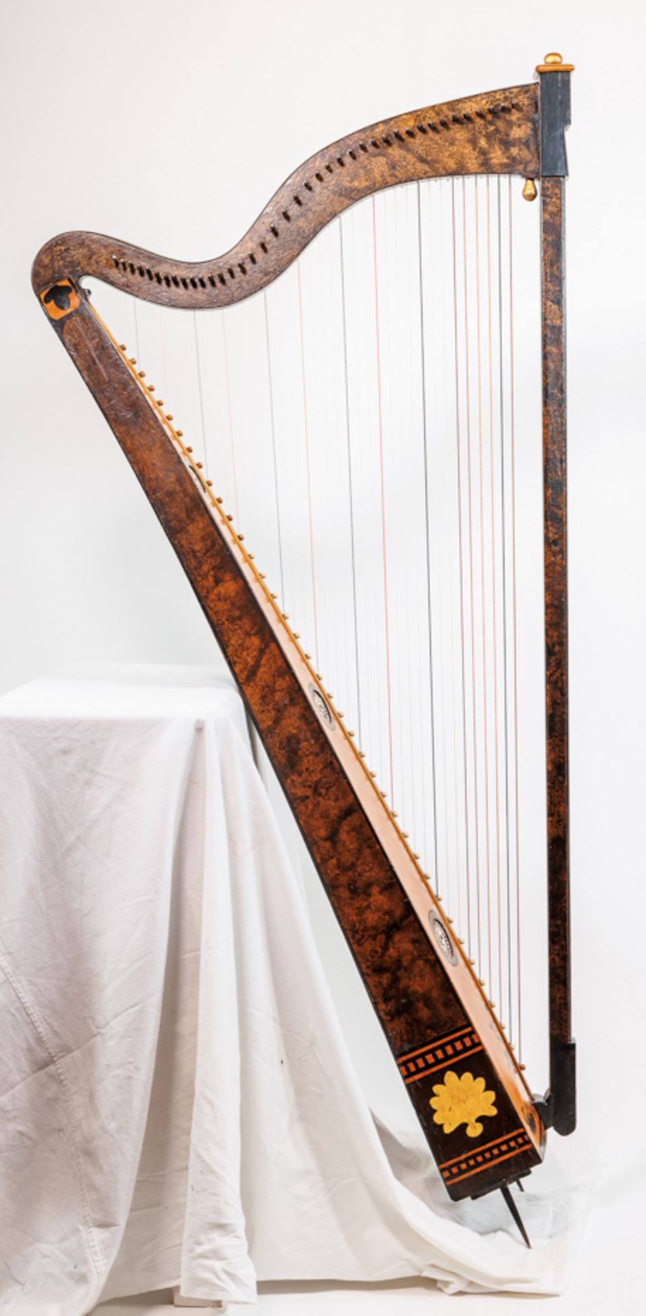 BOHEMIAN HOOK HARP CIRCA 1810 - Image 8 of 11