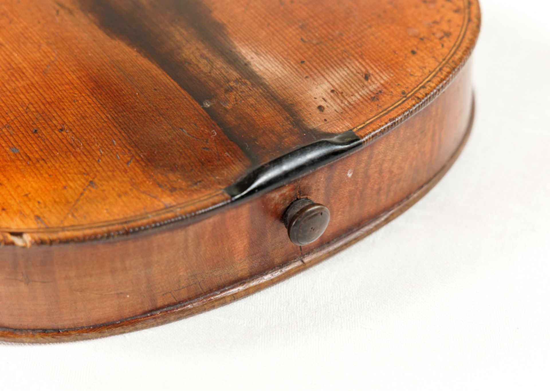 UNSIGNED VIOLIN WITH BOW IN HISTORICAL WOODEN CASE - Image 6 of 7