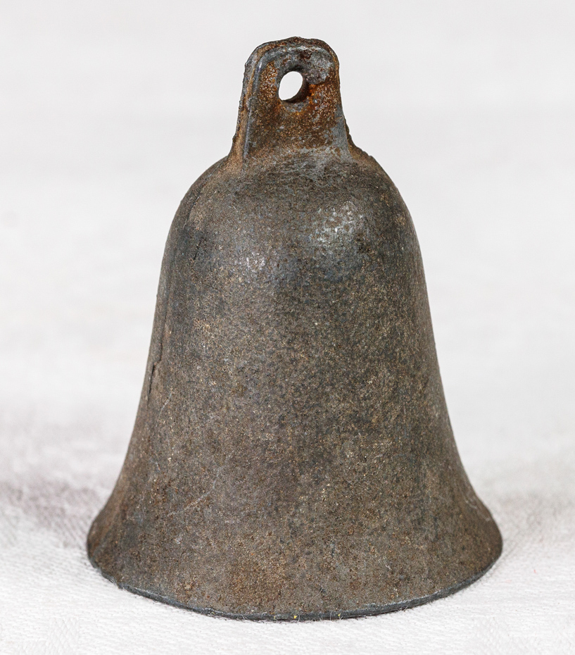 CONVOLUTE OF 4 SMALL, HISTORICAL BELLS - Image 3 of 10