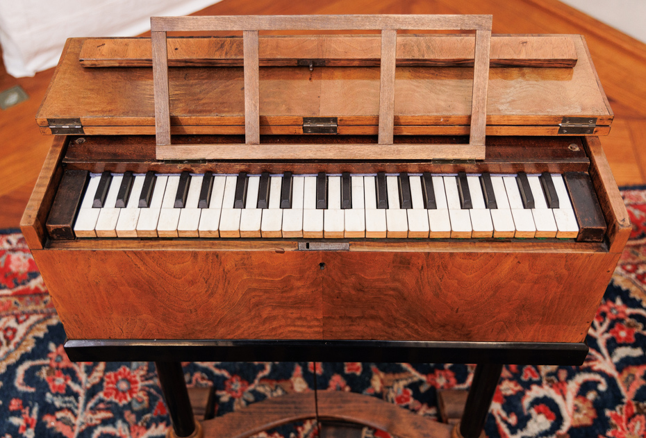 HARMONIUM, ATTRIBUTED TO ANTON HÄCKL, VIENNA CIRCA 1825 - Image 2 of 7