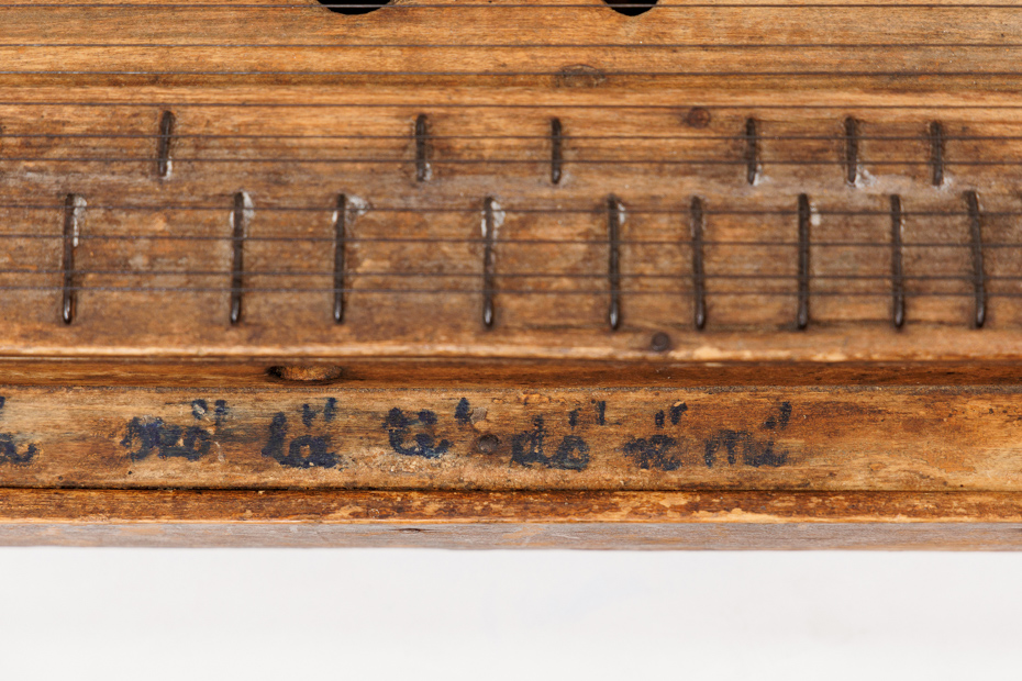 CONVOLUTE DOVECOTE ZITHER AND SMALL-HEADED ZITHER/CITERA, HUNGARY, 19TH/20TH CENTURY - Image 5 of 9