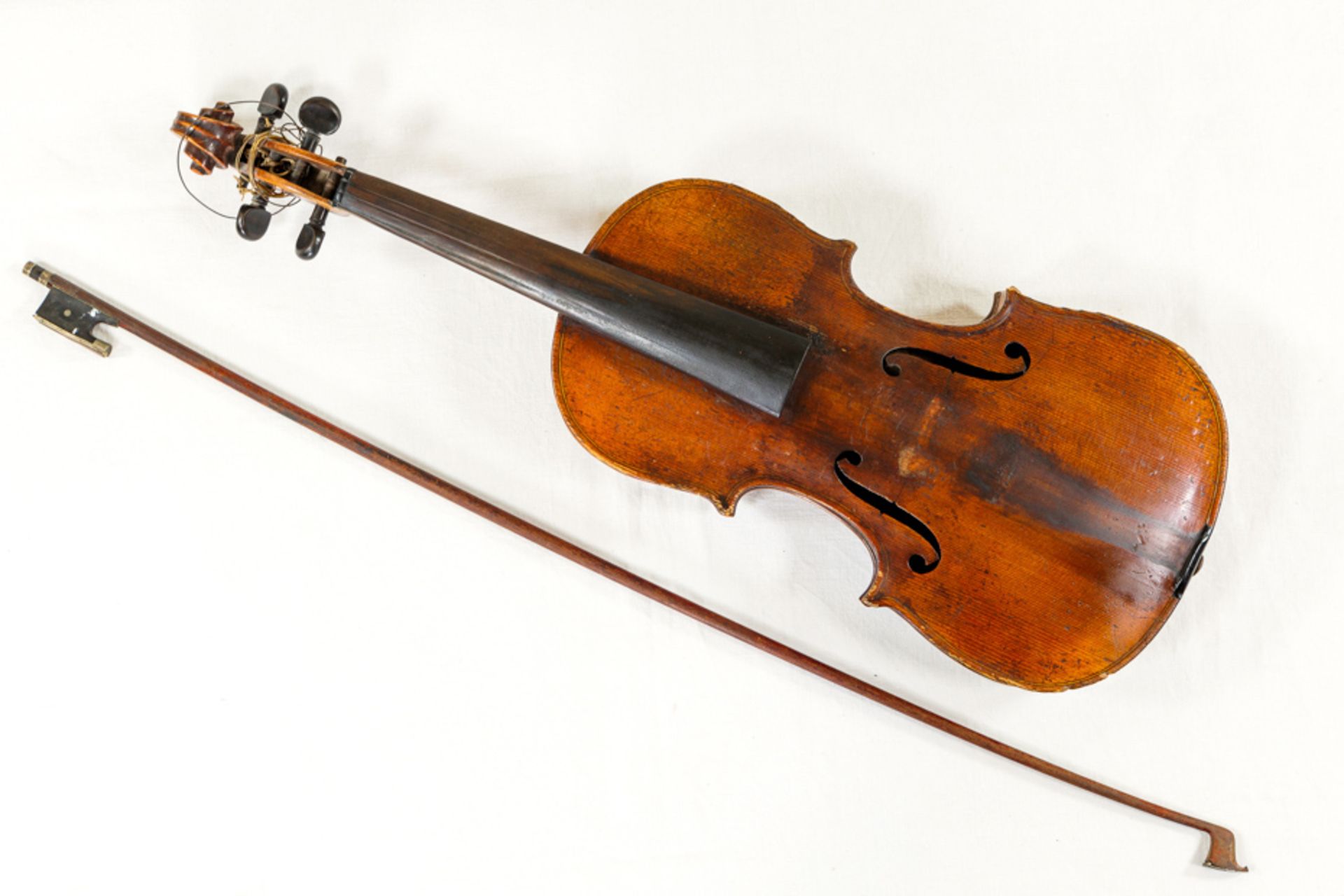 UNSIGNED VIOLIN WITH BOW IN HISTORICAL WOODEN CASE - Image 2 of 7