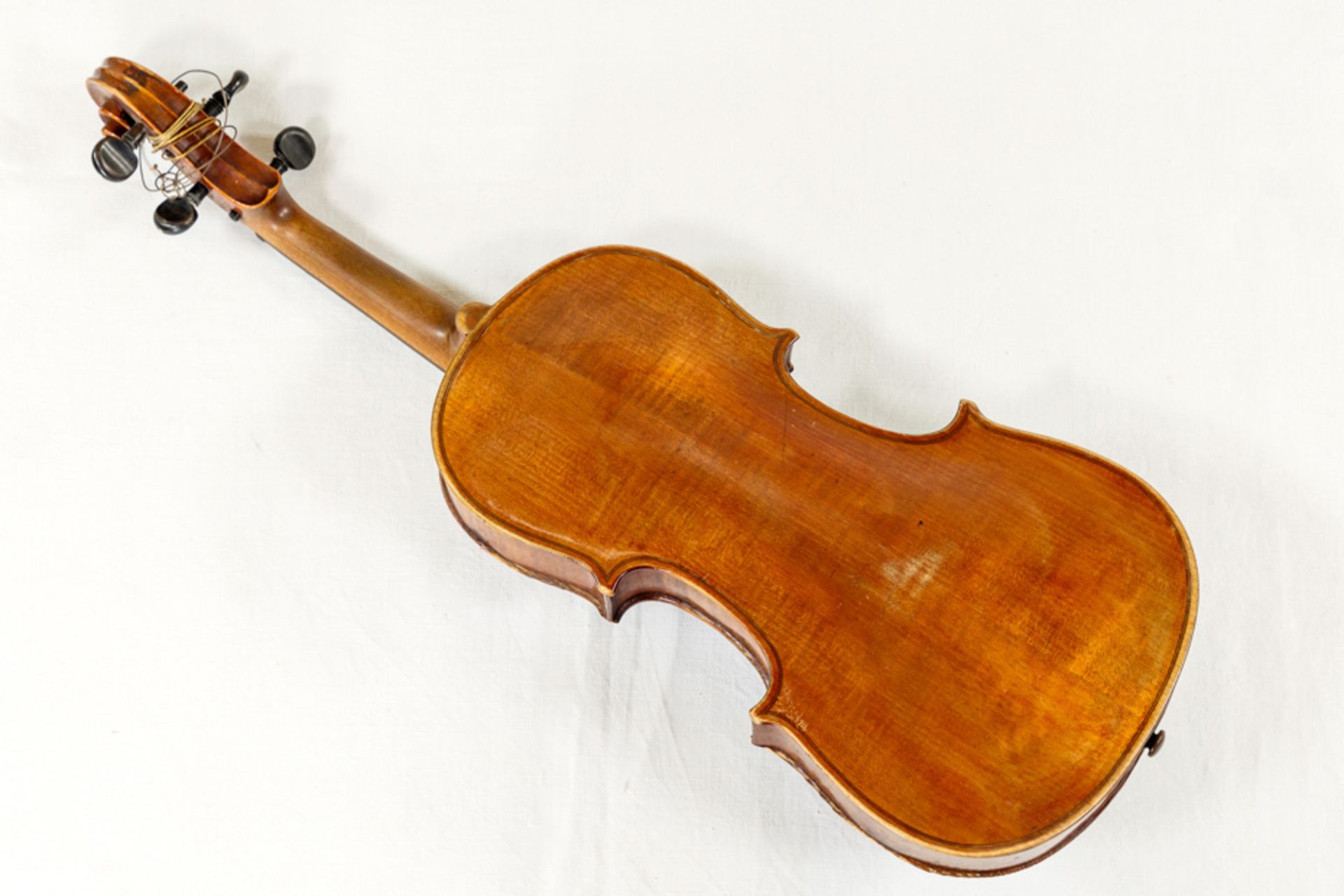 UNSIGNED VIOLIN WITH BOW IN HISTORICAL WOODEN CASE - Image 3 of 7