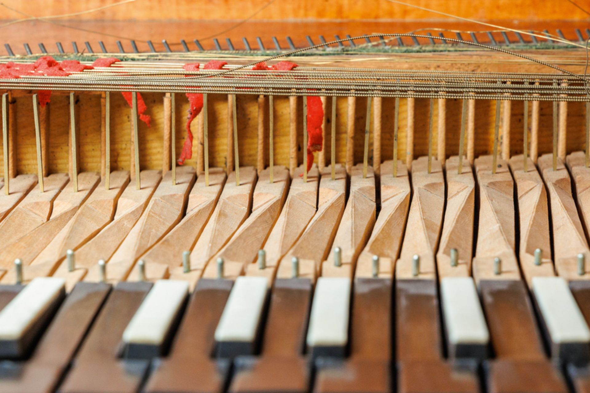 UNFRETTED GERMAN CLAVICHORD BY CHRISTOPH FRIEDRICH SCHMAHL, REGENSBURG 1805 - Image 4 of 4