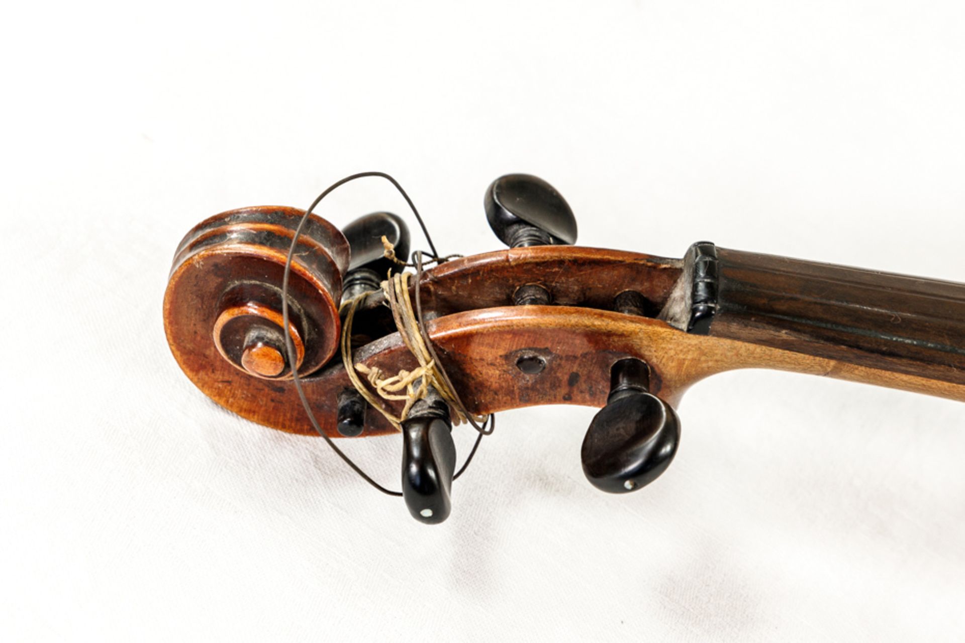 UNSIGNED VIOLIN WITH BOW IN HISTORICAL WOODEN CASE - Image 4 of 7