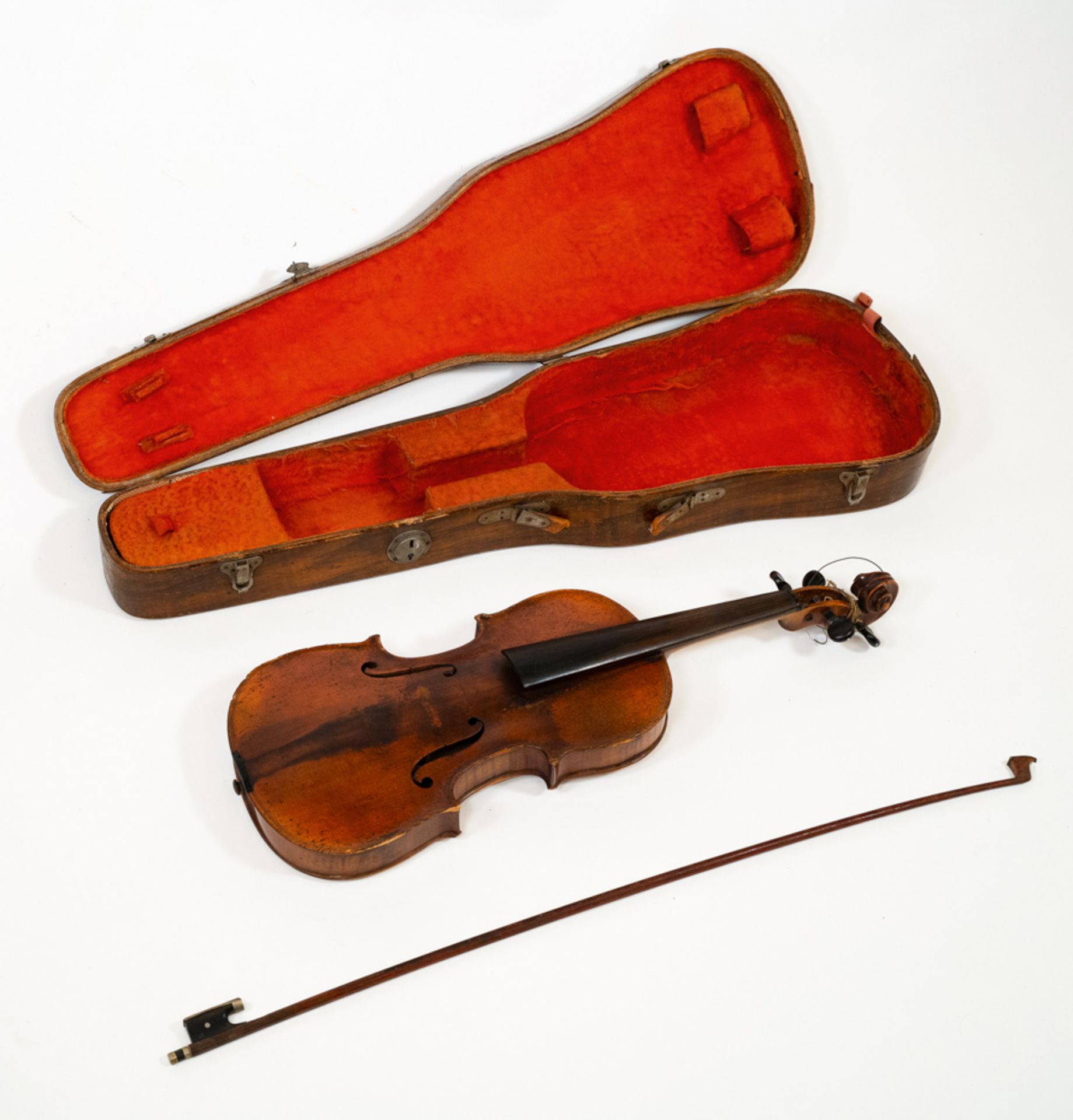UNSIGNED VIOLIN WITH BOW IN HISTORICAL WOODEN CASE