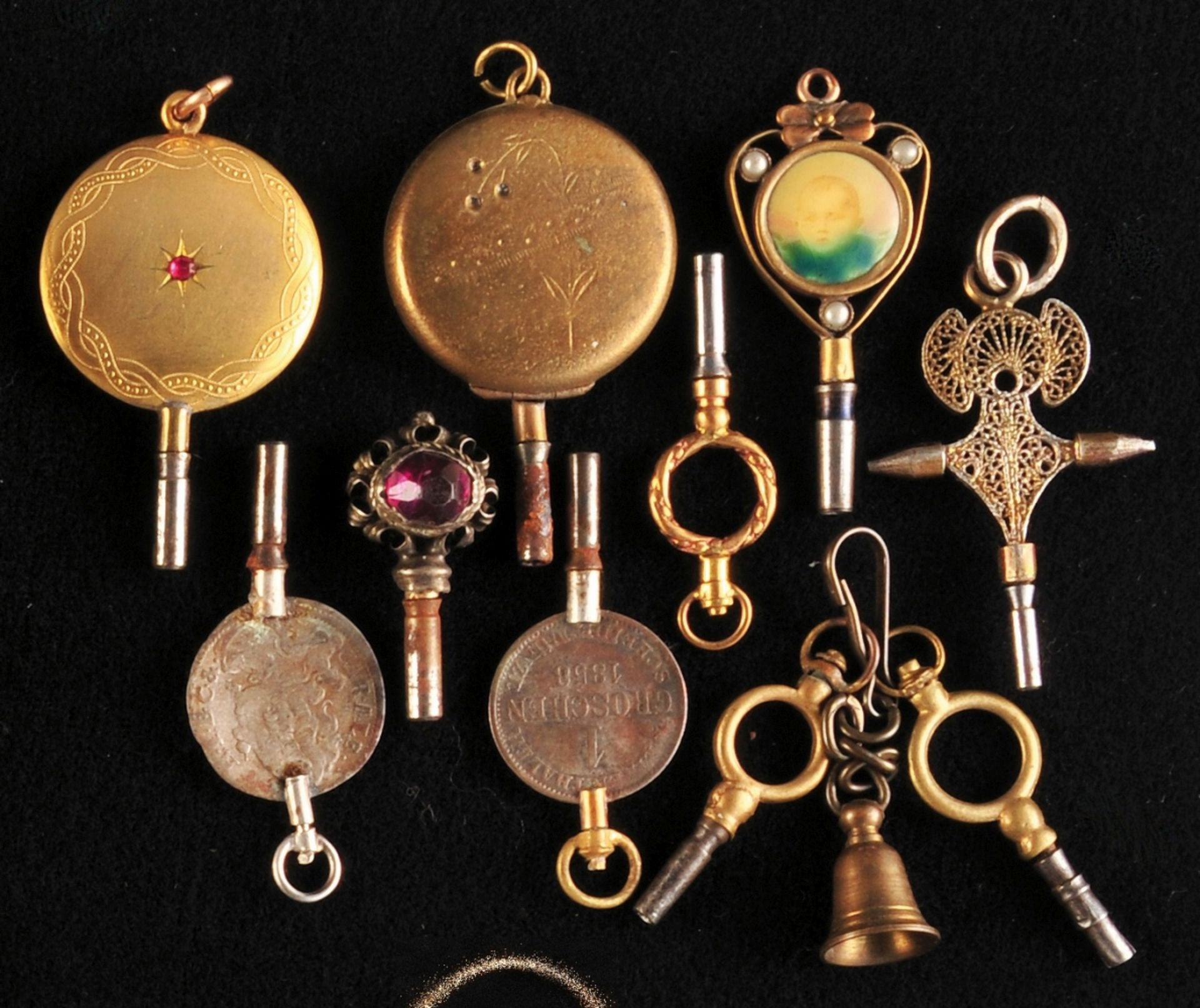 Set of 10 pocket watch keys,
