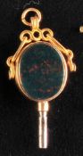 Golden pocket watch key in 9 ct. setting,