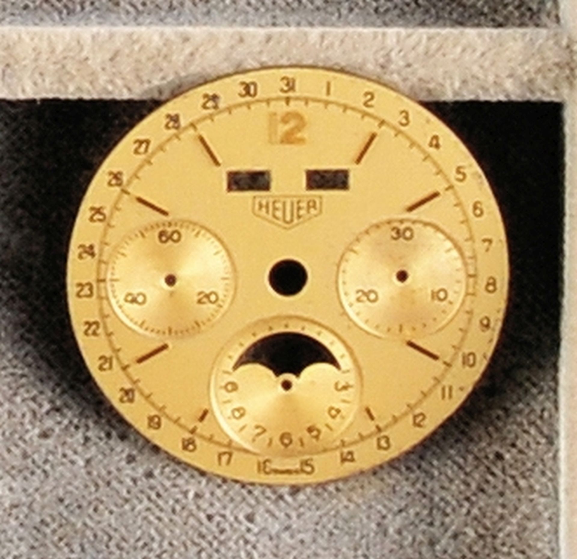 Heuer chronograph dial with counters and calendar, for cal. Valjoux 88, gold-plated dial with Arabic