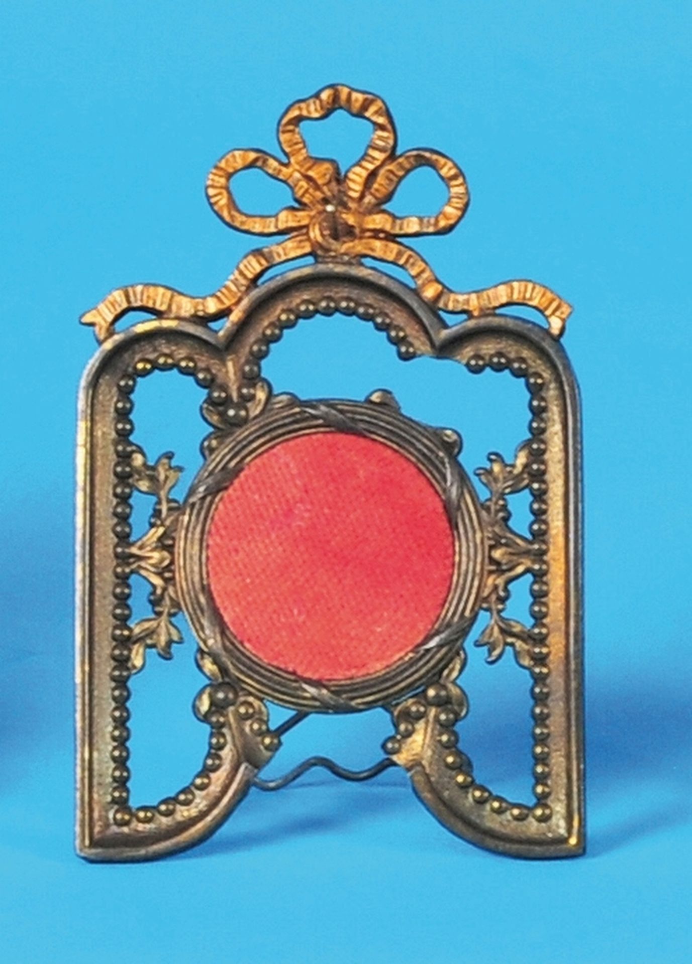 Small pocket watch stand with stand,
open worked with red
velvet