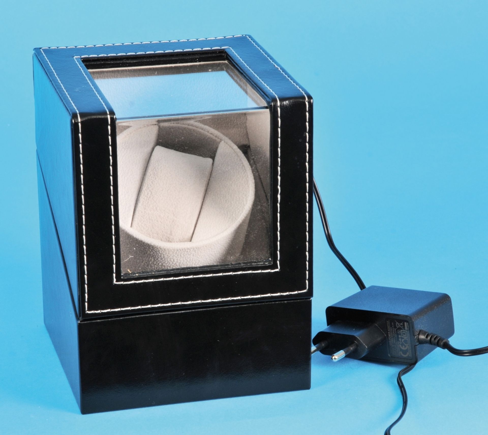 Watch winder for one wristwatch, 