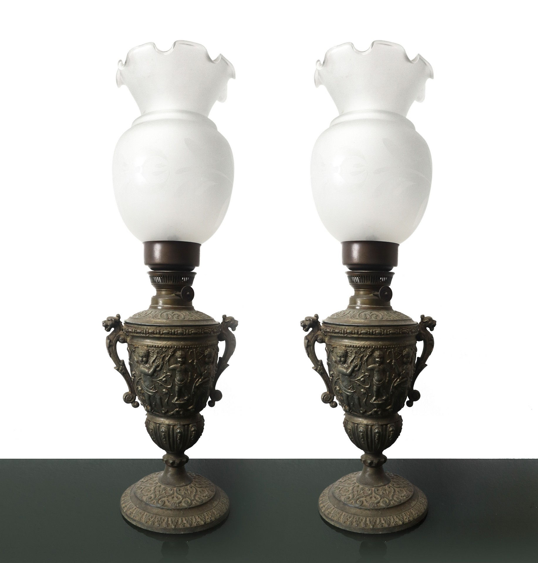 Pair of oil lamps, Late 19th century