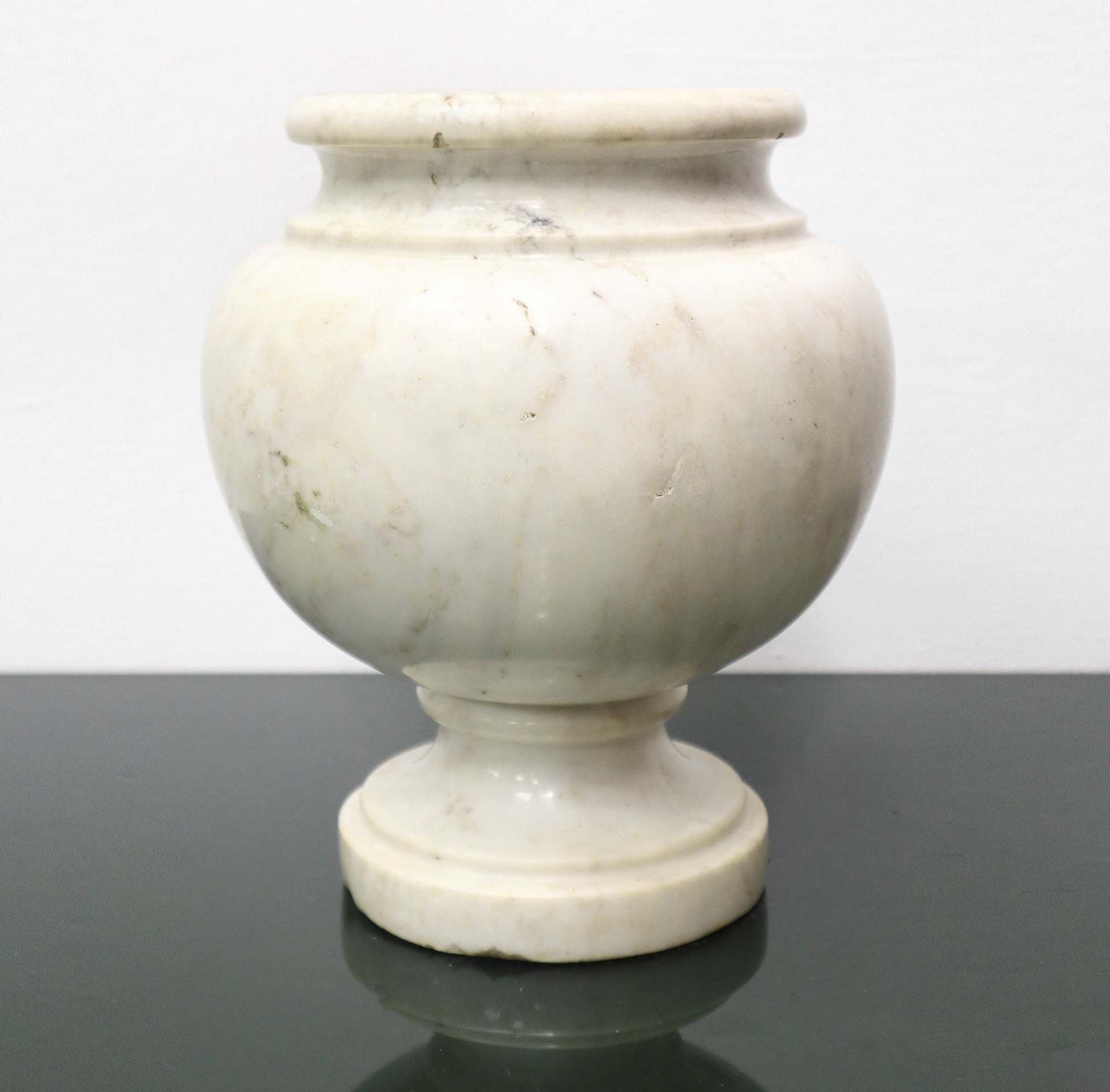 White marble vase, Early 20th century