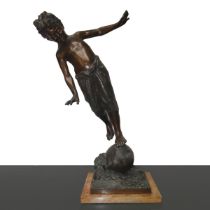 Vincenzo Cinque (Napoli 1852-Napoli 1929) - Boy balancing on a jug, brown patinated bronze sculptur