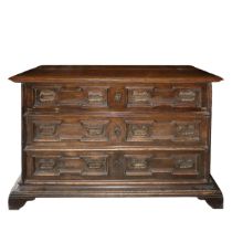 Cantarano cabinet in walnut wood., 17th/18th century