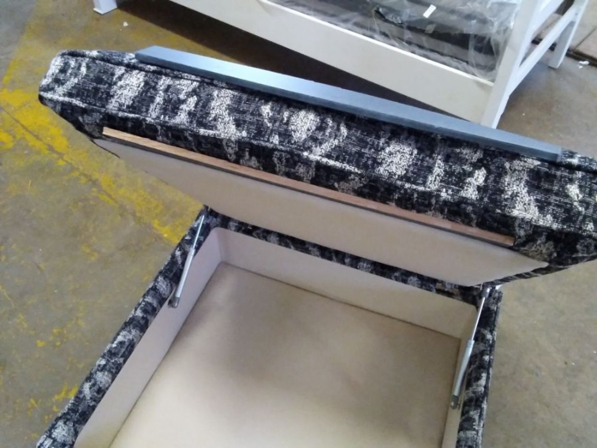 GREY AND BLACK PATTERNED LARGE STORAGE FOOTSTOOL(B - Image 2 of 2