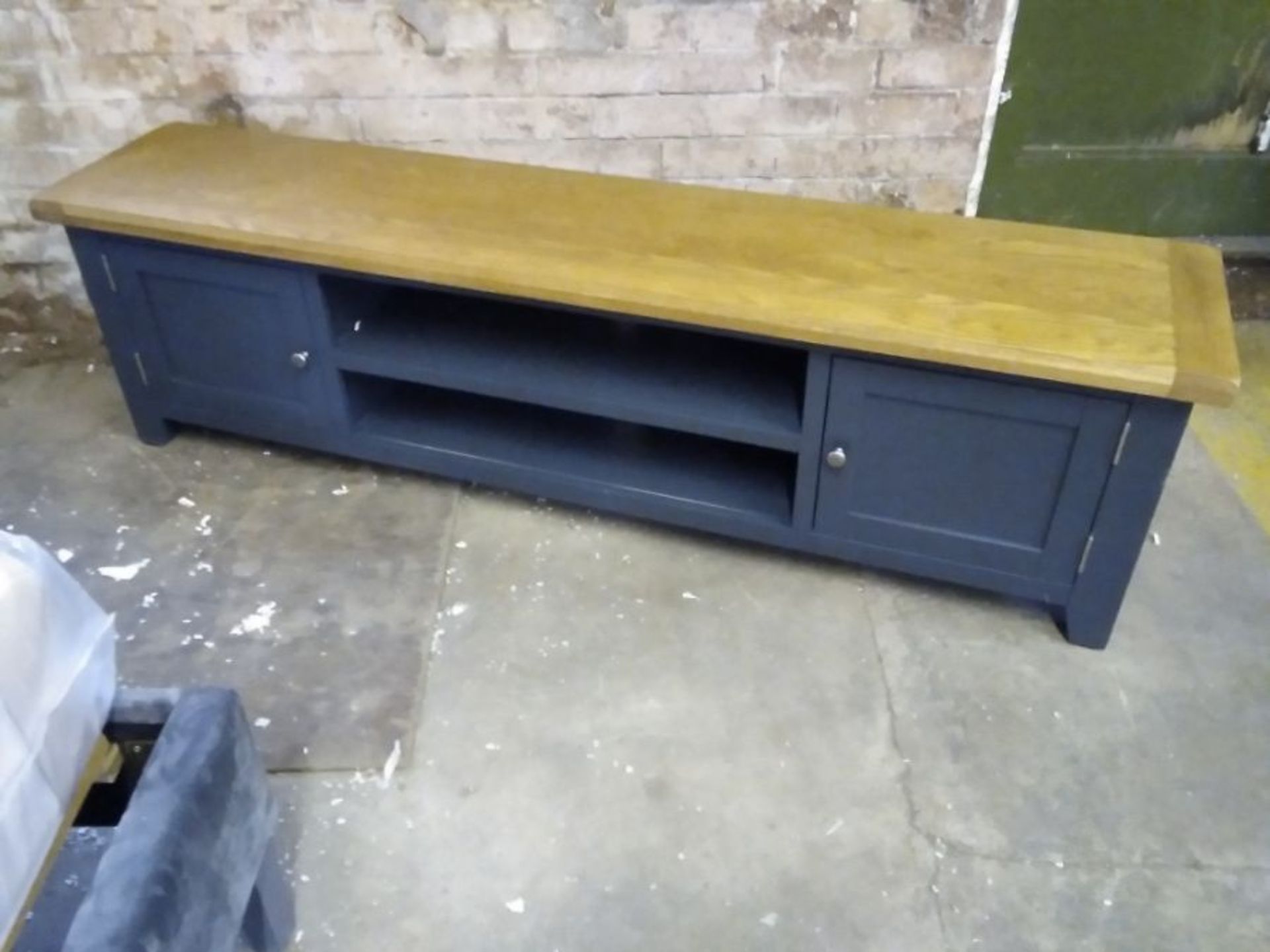 HAMPSHIRE BLUE PAINTED AND OAK LARGE TV UNIT DAMAG