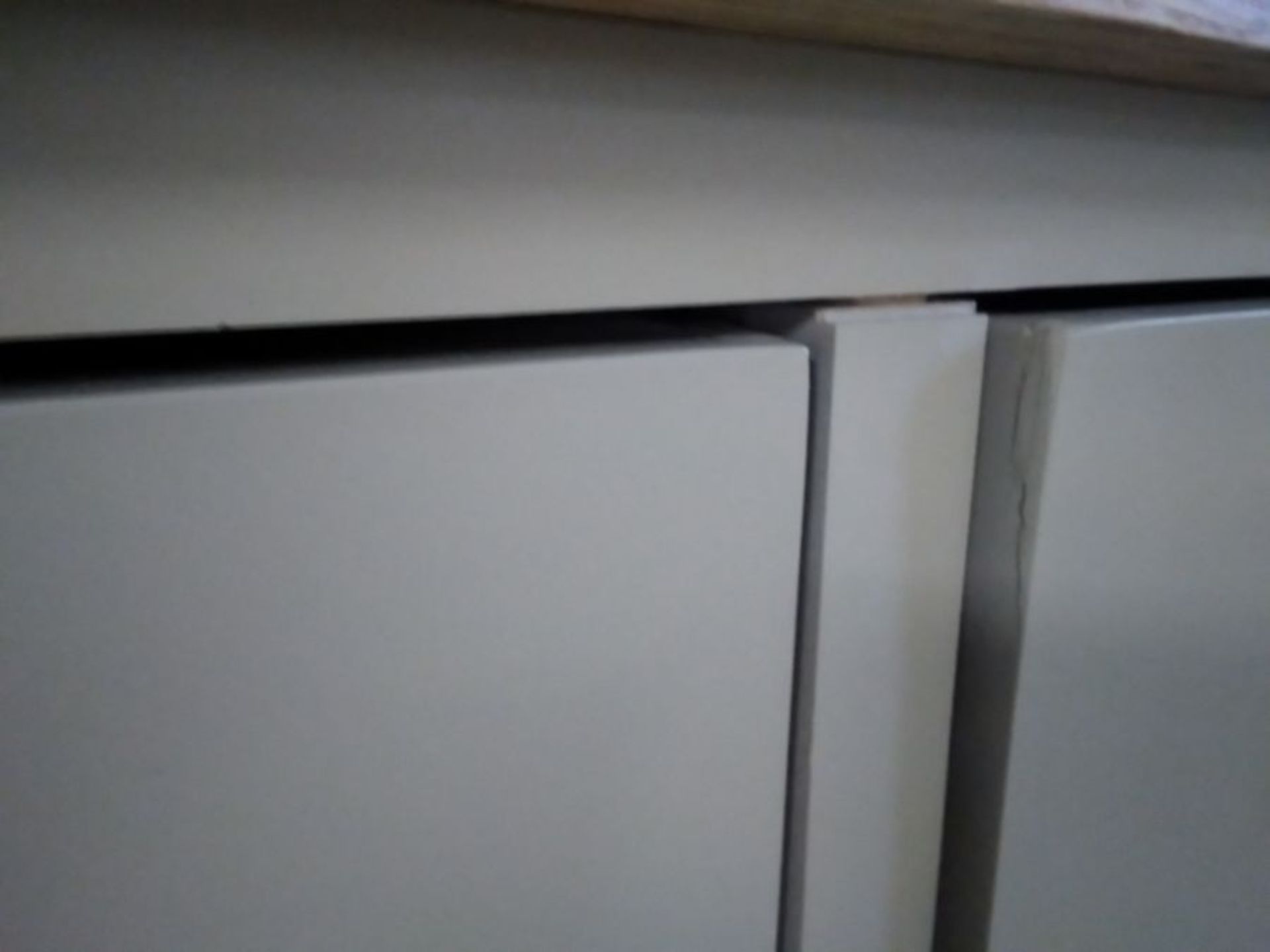 HAMPSHIRE PAINTED AND OAK 4 DOOR SIDEBOARD (DAMAGE - Image 3 of 4