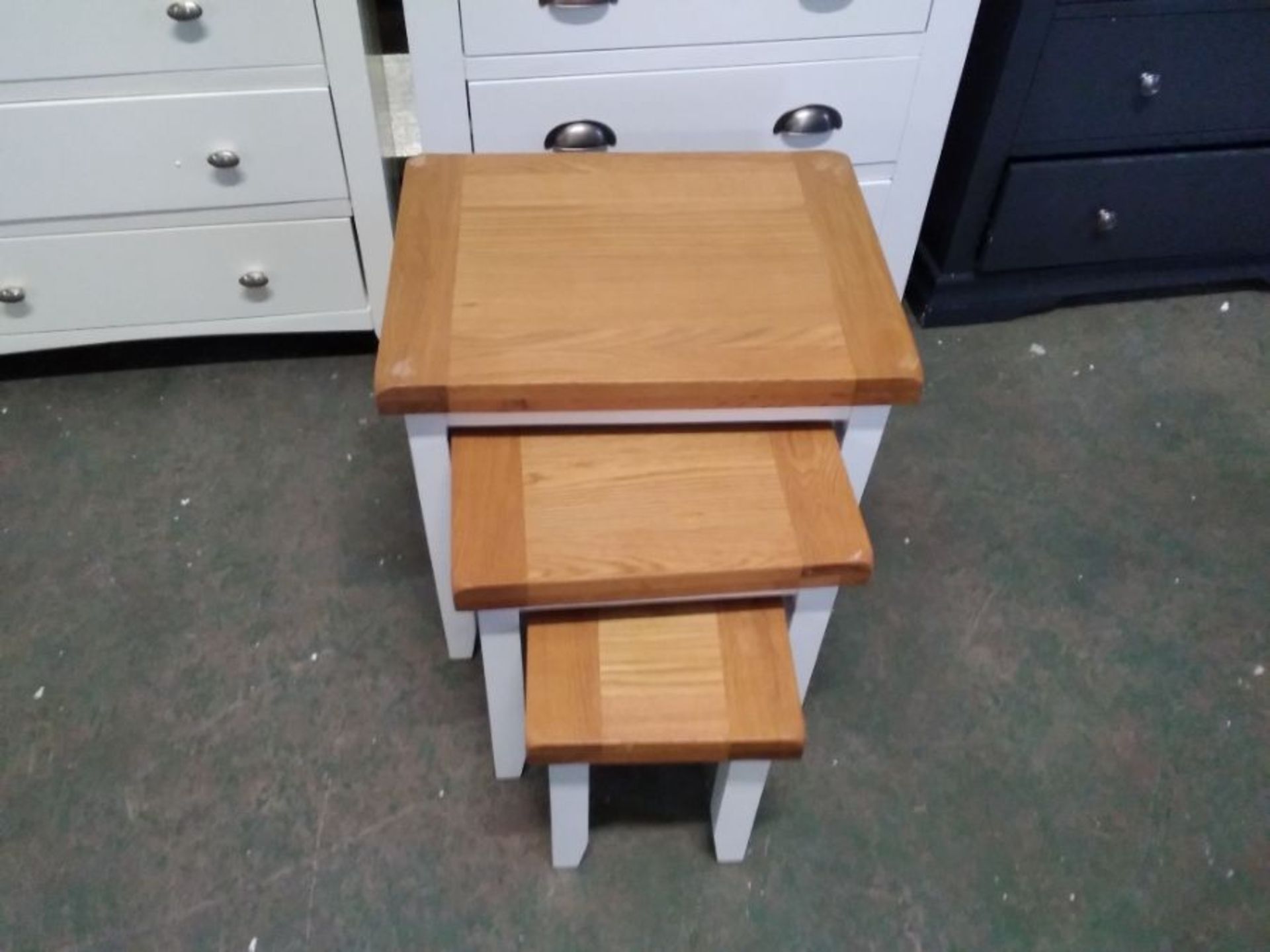 HAMPSHIRE PAINTED AND OAK NEST OF 3 TABLES (DAMAGE