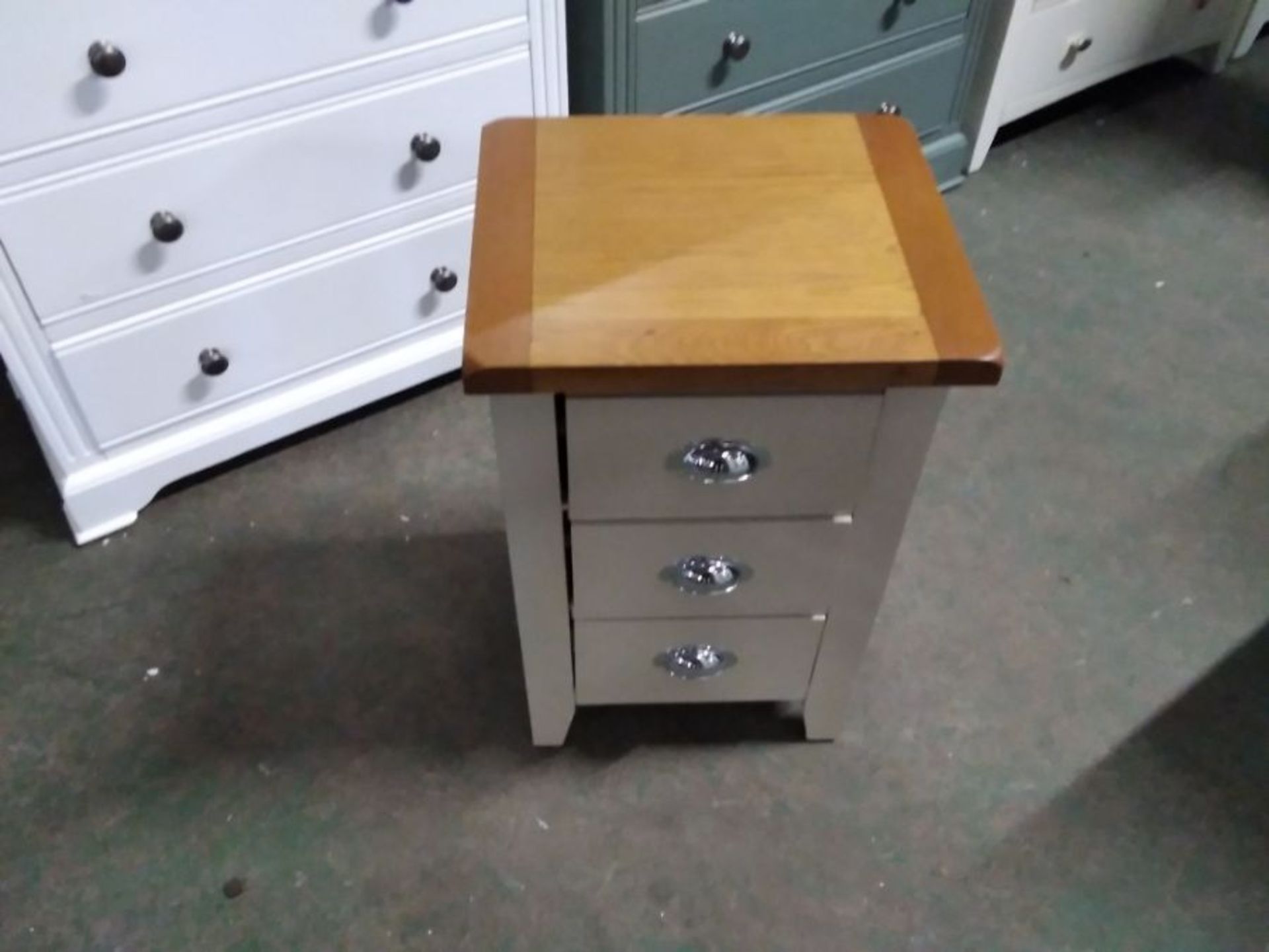 CHESTER PAINTED AND OAK 3 DRAWER BEDSIDE(DAMAGED)