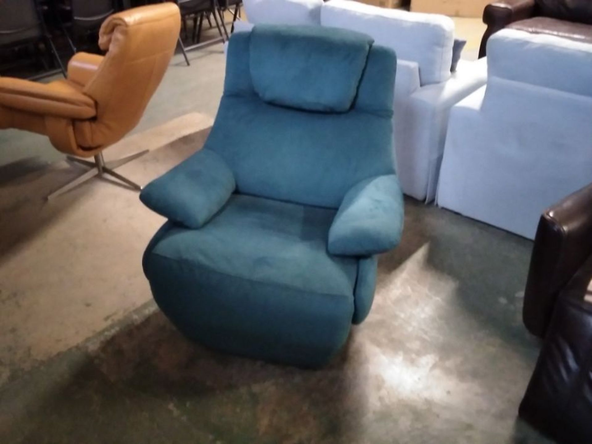 GREEN SWIVELLING CHAIR {FAULTY I/C}