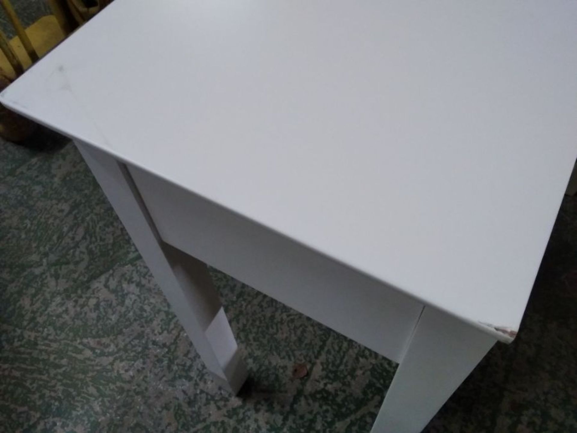 BANBURY WHITE PAINTED DRESSIBG TABLE (DAMAGED) - Image 3 of 3