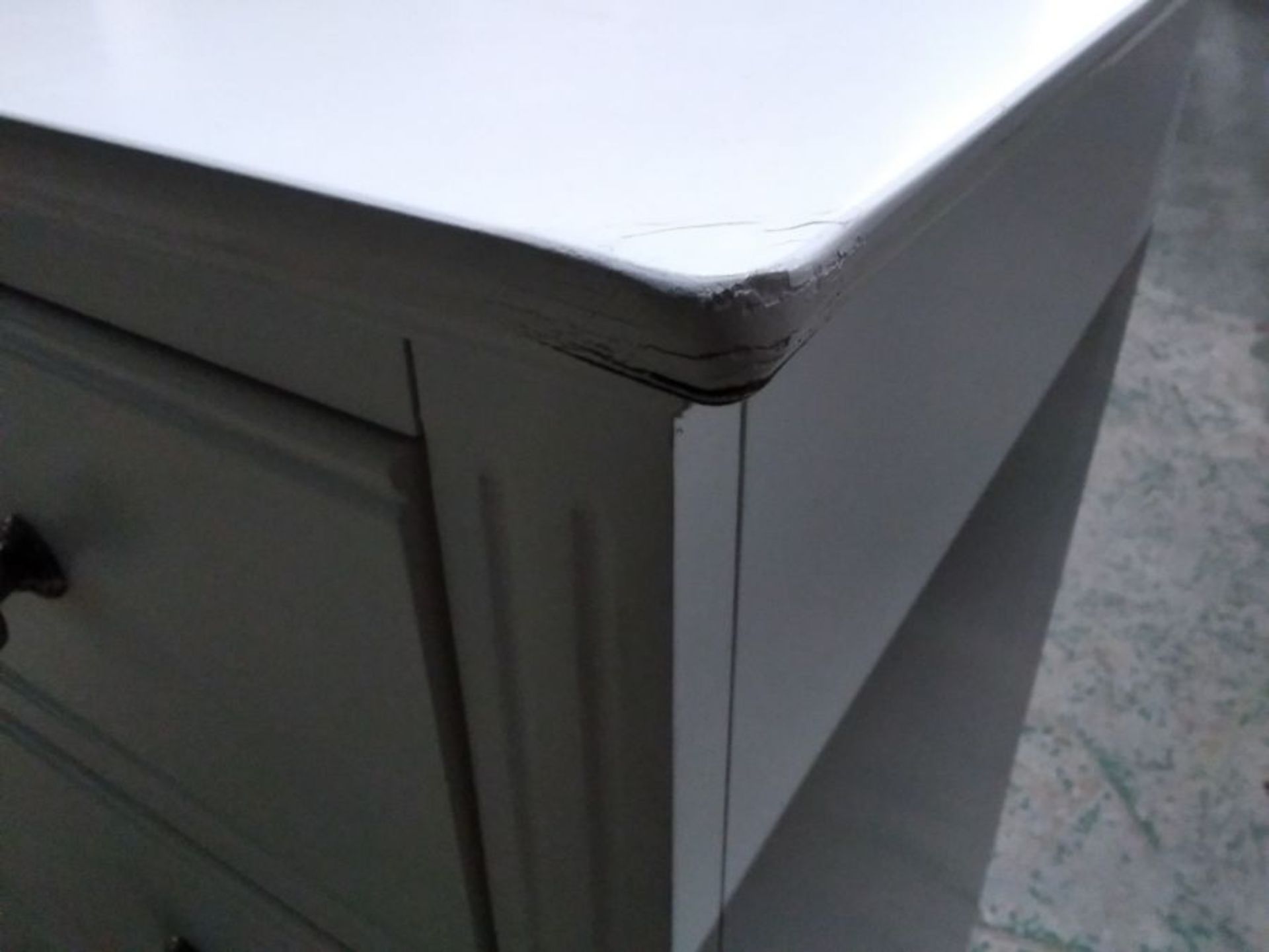 BANBURY WHITE PAINTED 2 OVER 3 DRAWER CHEST (DAMAGED) - Image 2 of 3