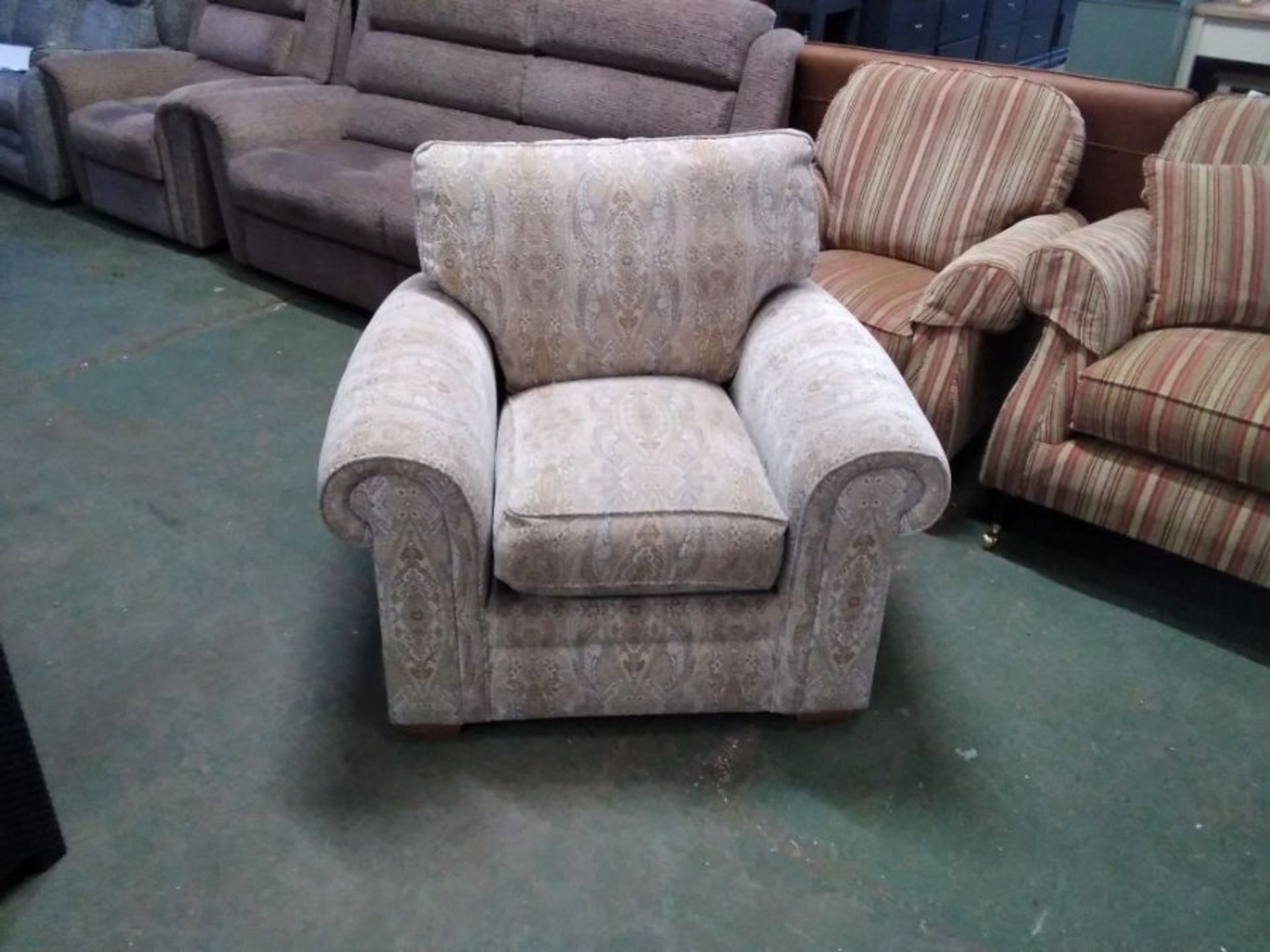 BEIGE PATTERNED CHAIR (TROO2858-WO1001169)