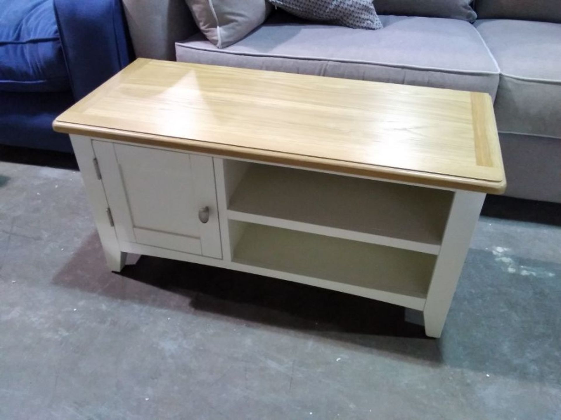 GLOUCESTER PAINTED AND OAK SMALL TV UNIT (DAMAGED)