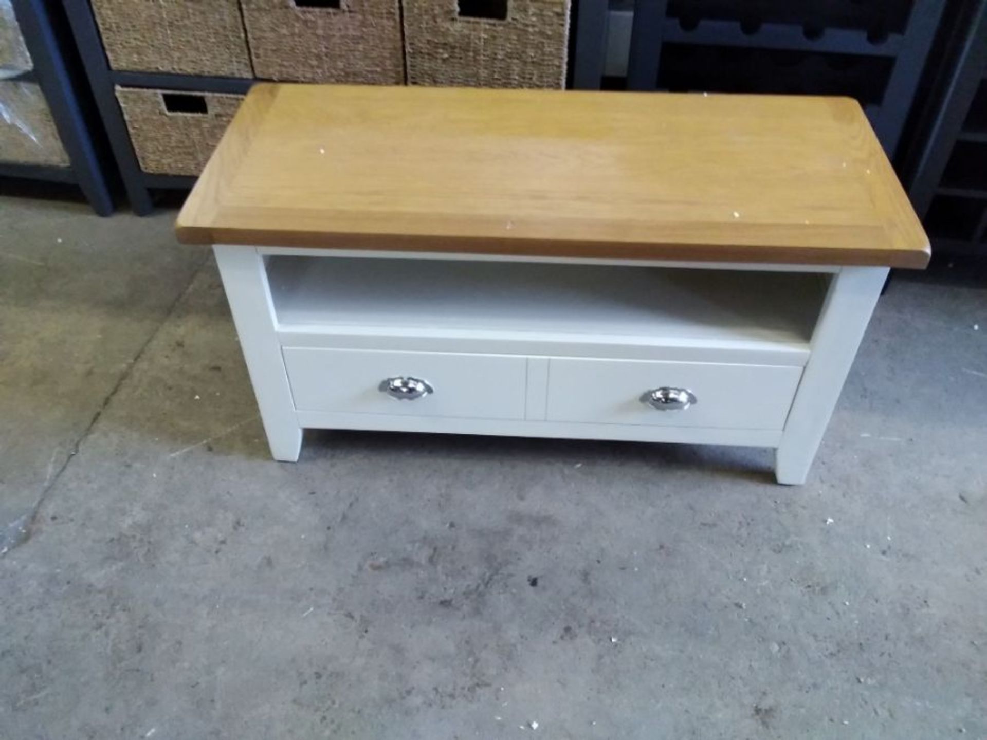 CHESTER IVORY PAINTED AND OAK SMALL TV UNIT (DAMAG