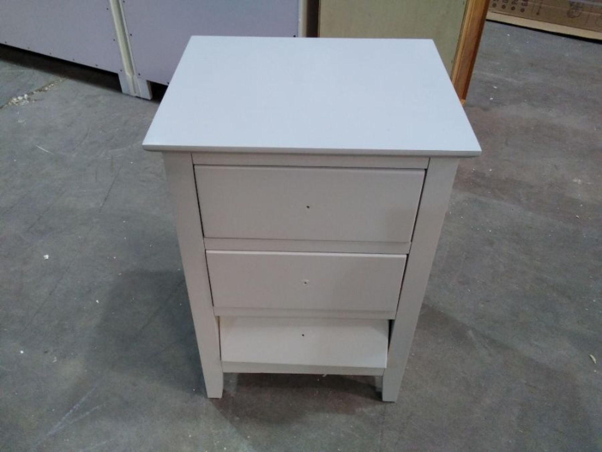 FLORIDA GREY PAINTED 3 DRAWER BEDSIDE(DAMAGED)