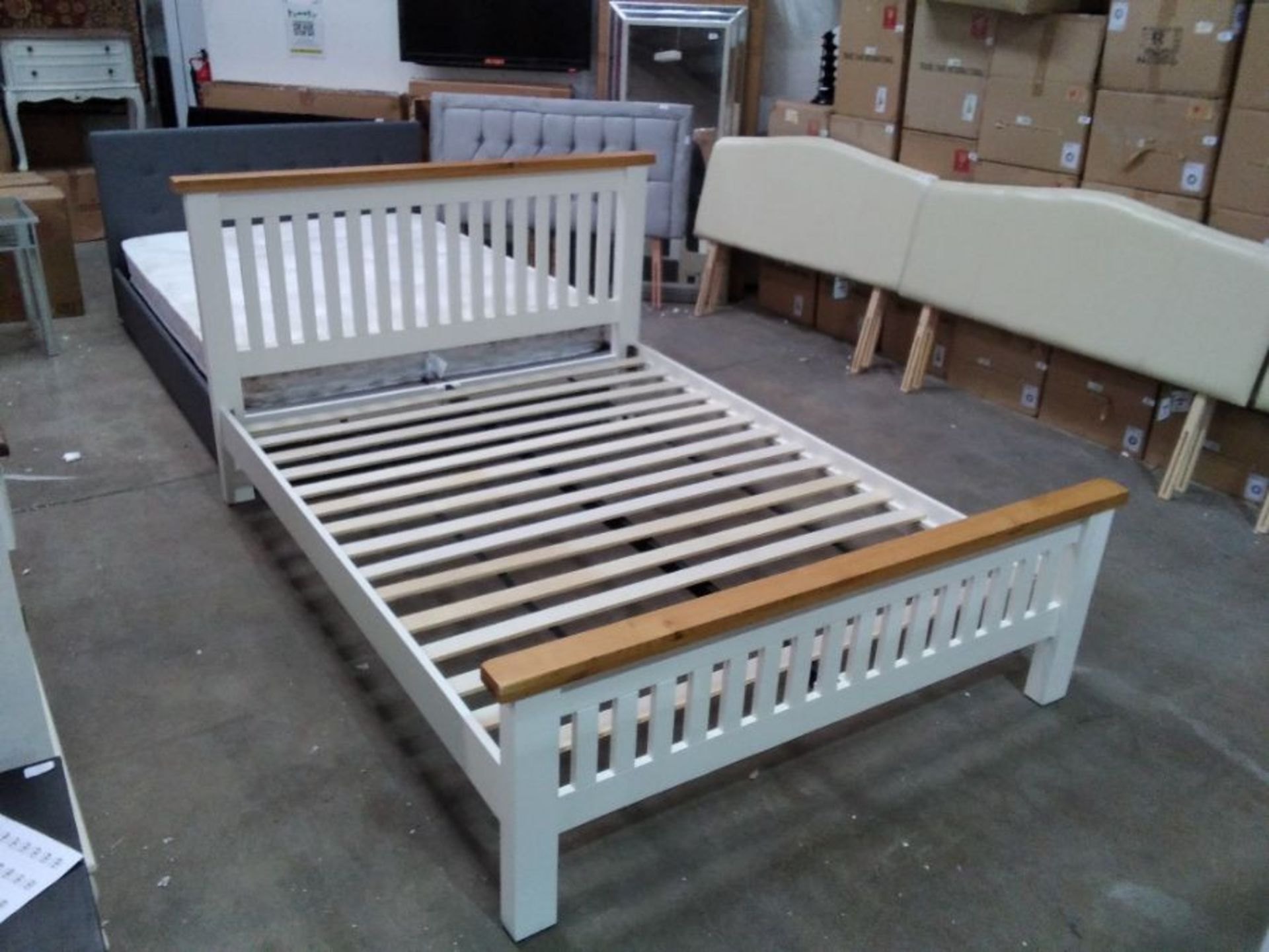 HAMPSHIRE PAINTED AND OAK KINGSIZE BED FRAME (DAMA