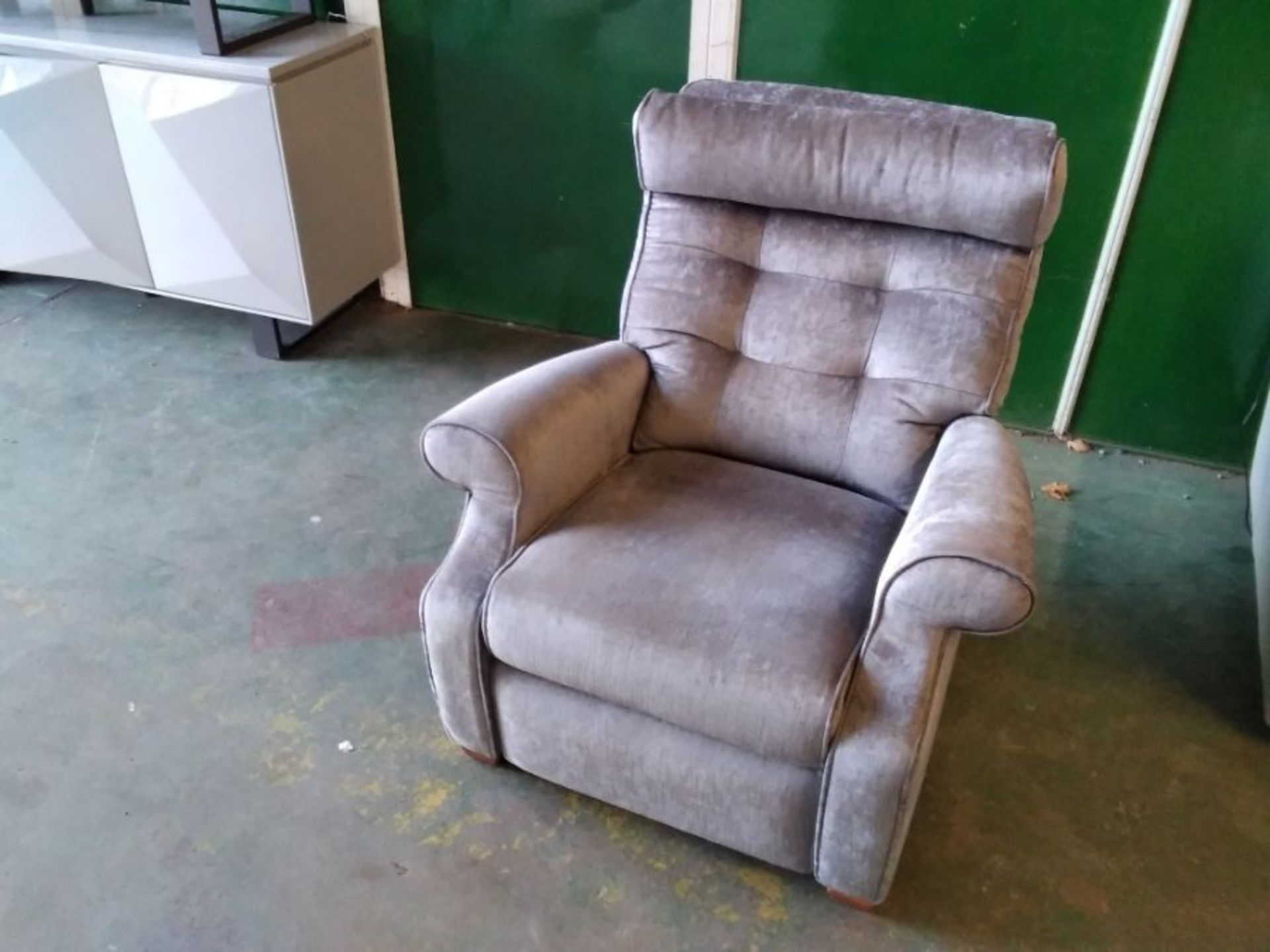 GREY FABRIC ELECTRIC RECLINING CHAIR (NO POWER PACK) (LOOSE BACK (TROO2858-WO1166836)