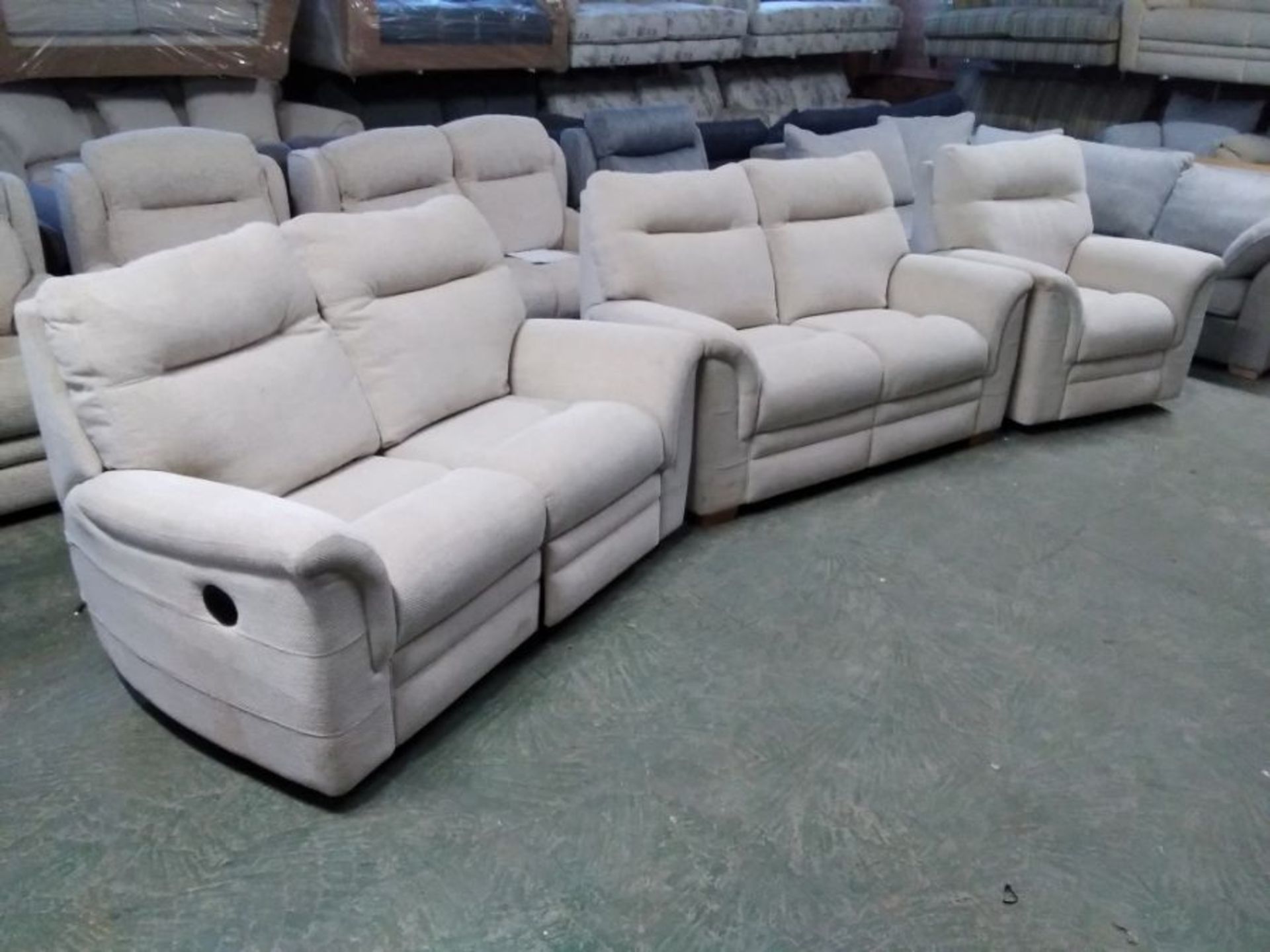 CREAM ELECTRIC RECLINING 2 SEATER CHAIR AND FIXED