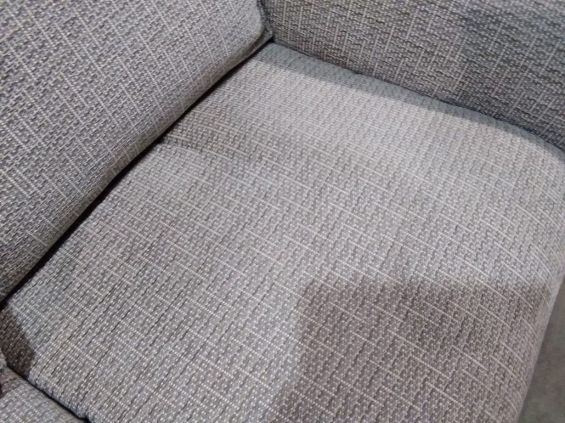 GREY PATTERNED HIGH BACK 3 SEATER SOFA (DAM TO SEA - Image 2 of 2