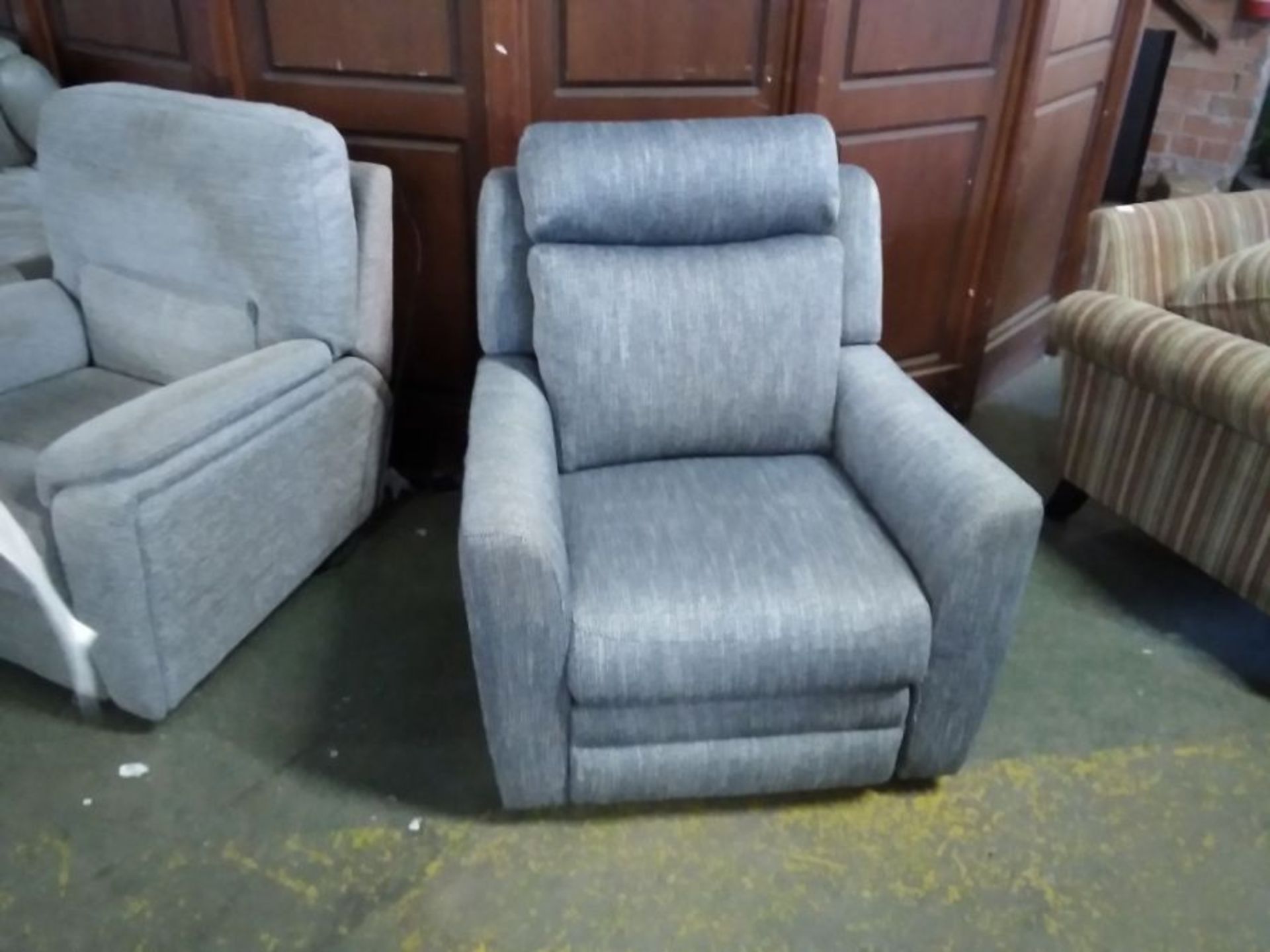 BLUE PATTERNED ELECTRIC RECLINING CHAIR (FAULTY SW