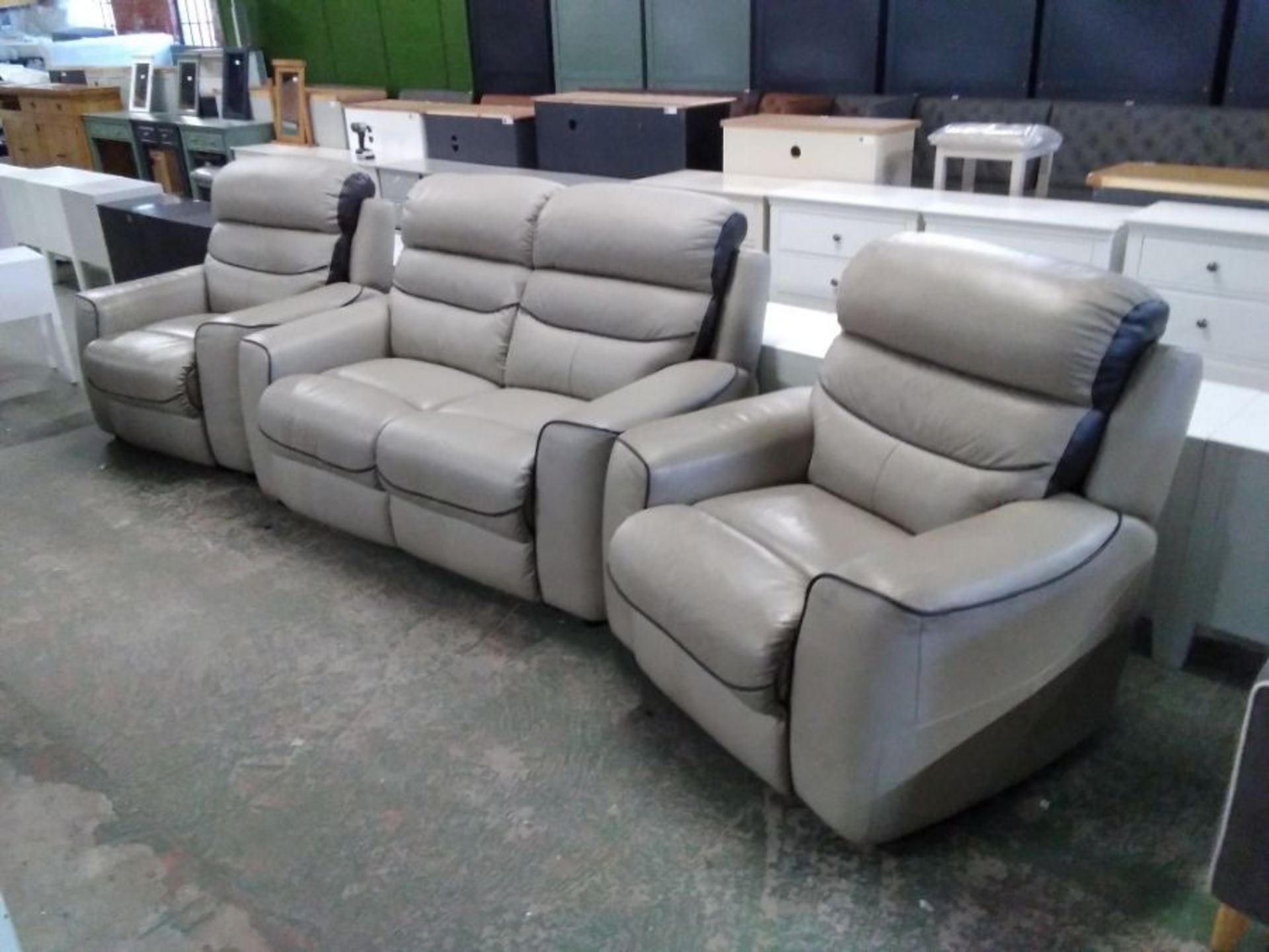 CREAM LEATHER 2 SEATER AND 2 X CHAIRS (LEATHER PEE