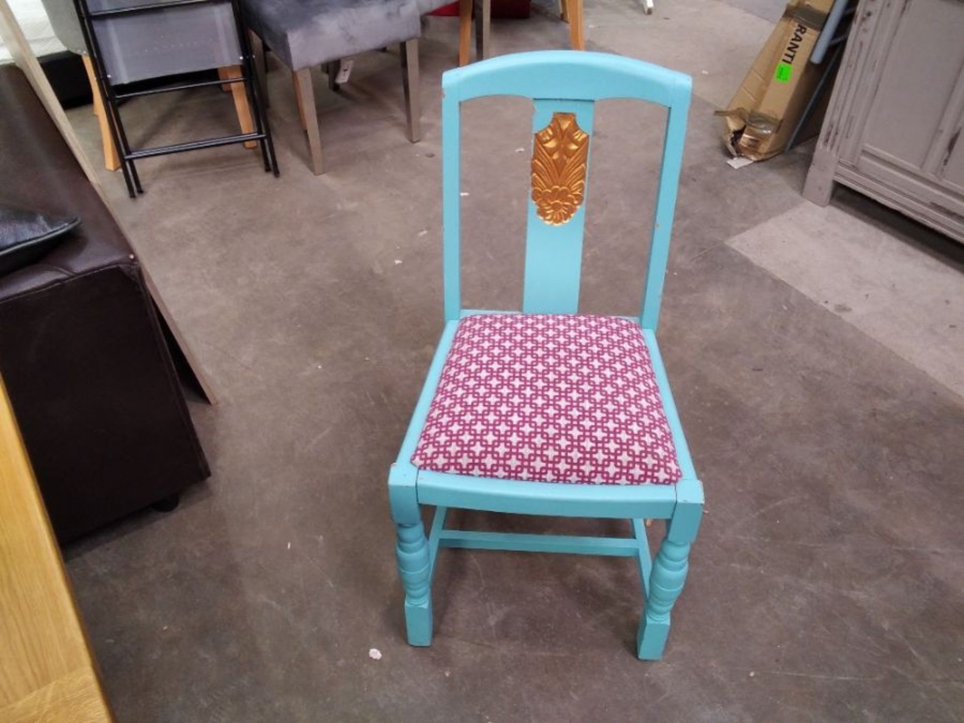 DINING CHAIR (DAMAGED)