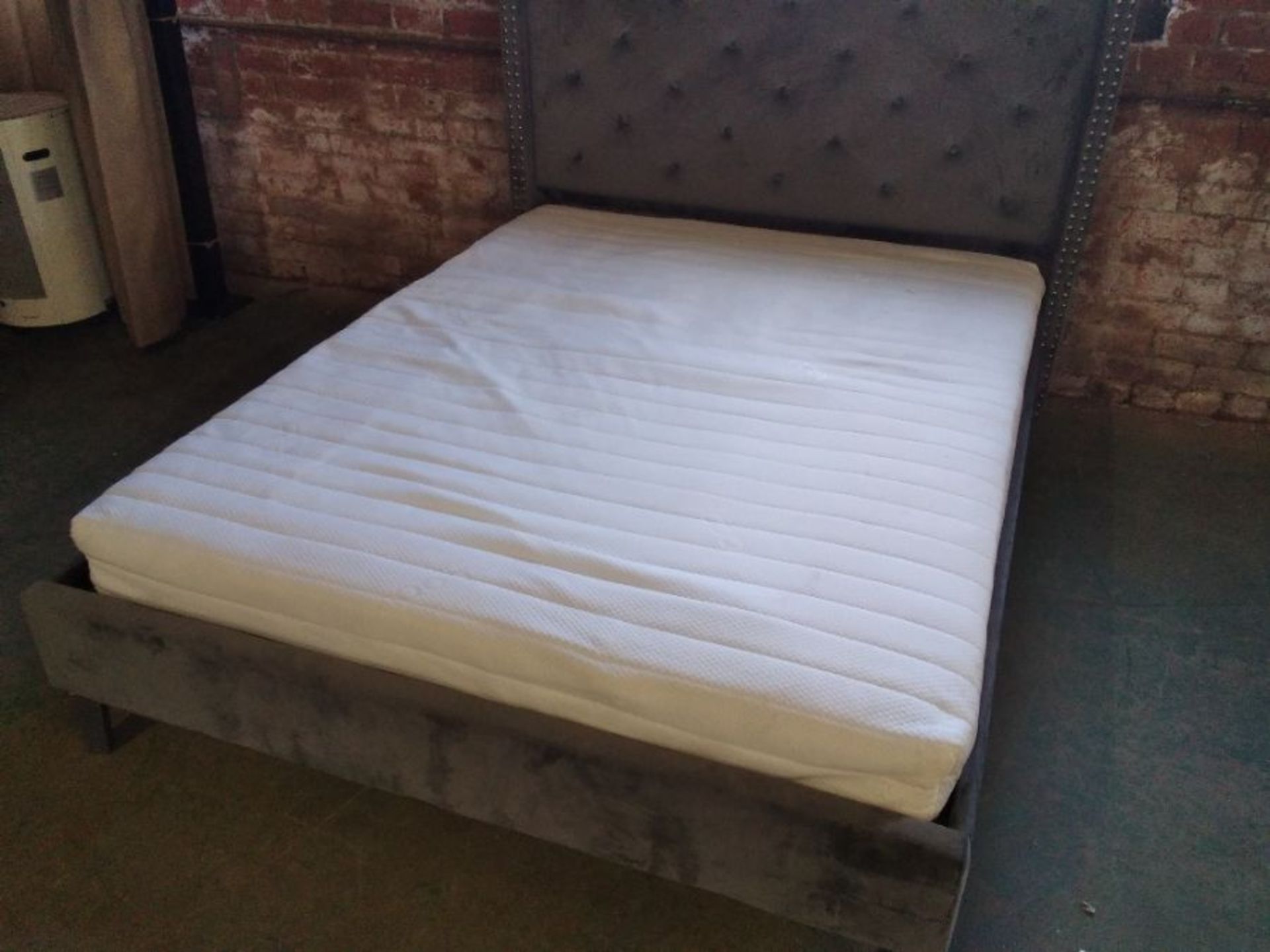 KINGSIZE MEMORY FOAM MATTRESS (NO BAG DIRTY MARKS)