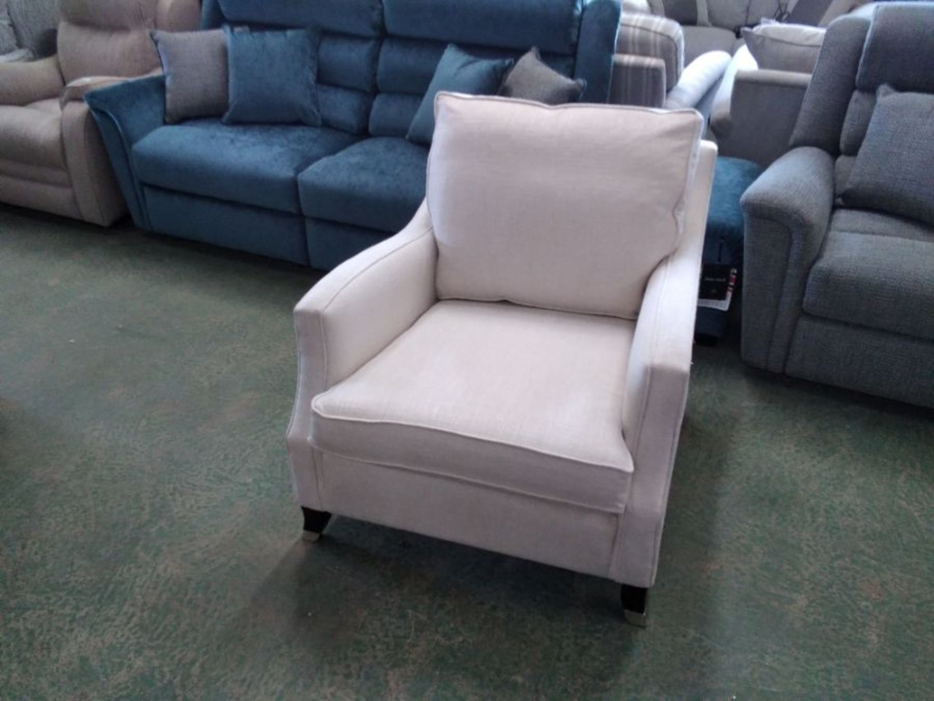 CREAM ACCENT CHAIR (TROOO362-WO1107515)