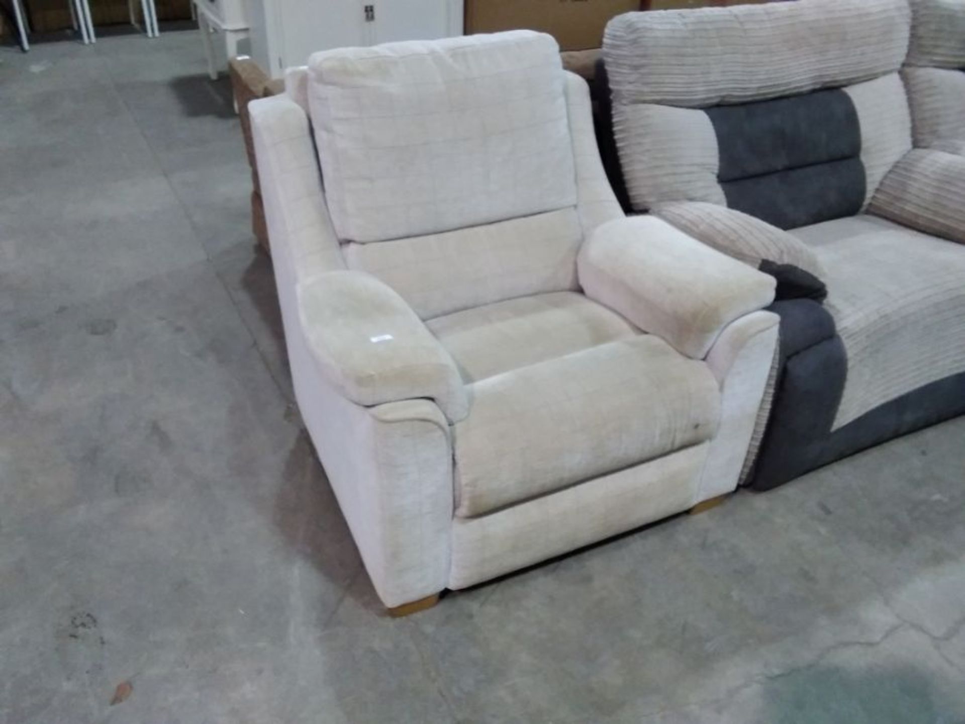 CREAM CHECKERED CHAIR (DIRTY )