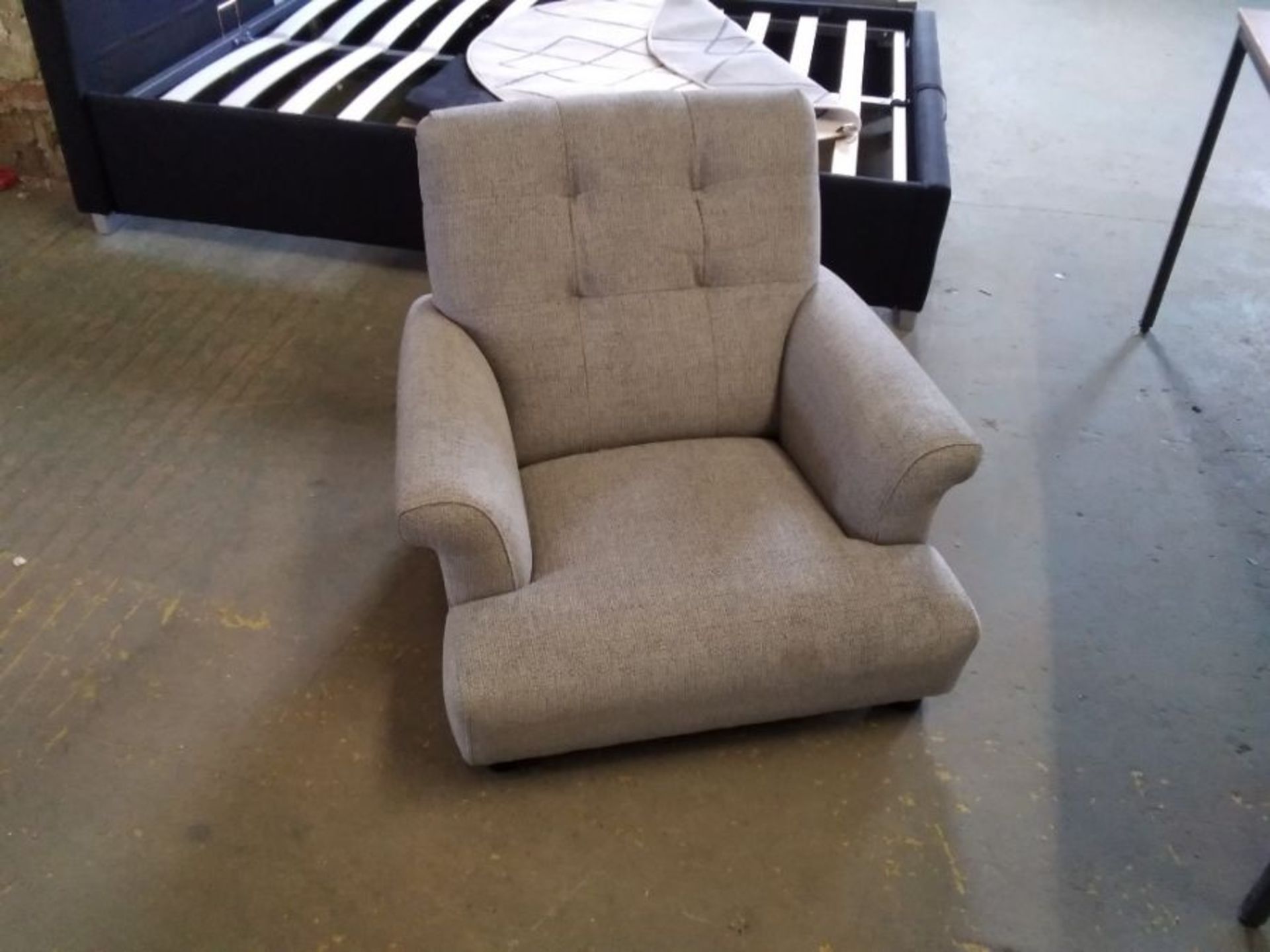 GREY PATTERNED ACCENT CHAIR (MISSING CORRECT FEET