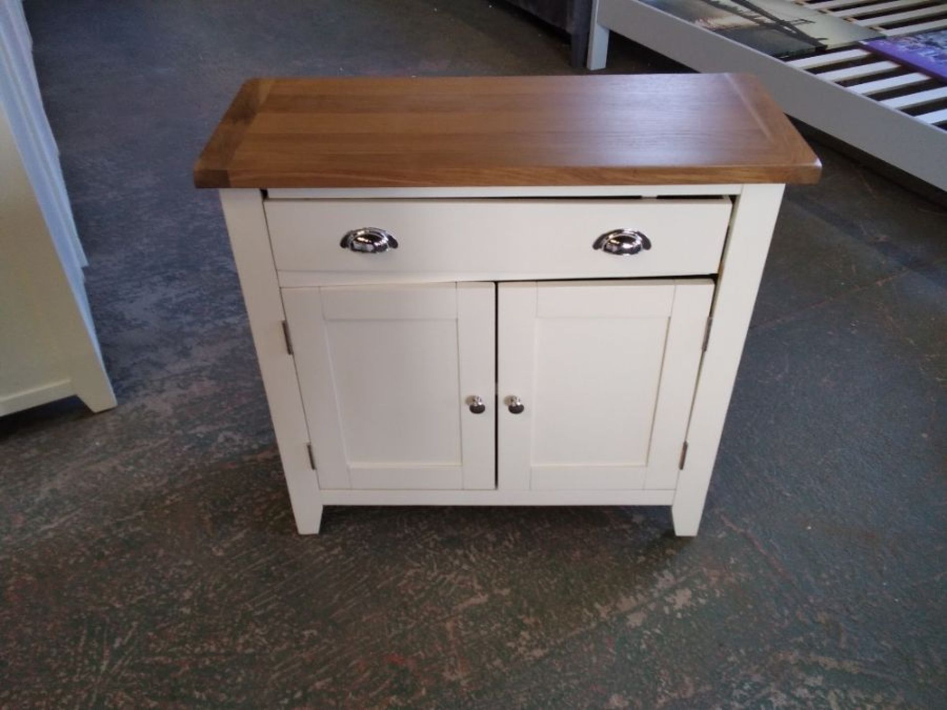 CHESTER WHITE PAINTED AND OAK 2 DOOR SIDEBOARD 9HE