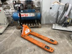 Doosan Pallet Truck, Max Capacity 2500 Kgs