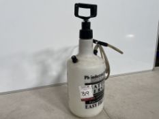 White & Black Pressure Sprayer 7.5L