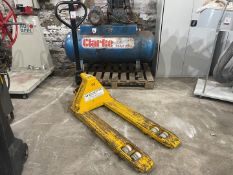 Challenger Pallet Truck, Max Capacity 2000 Kgs