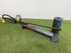 Hydraulic Bottle Jack with Loadstar Hand Pump as Lotted. Please Note: No VAT on Hammer Price,